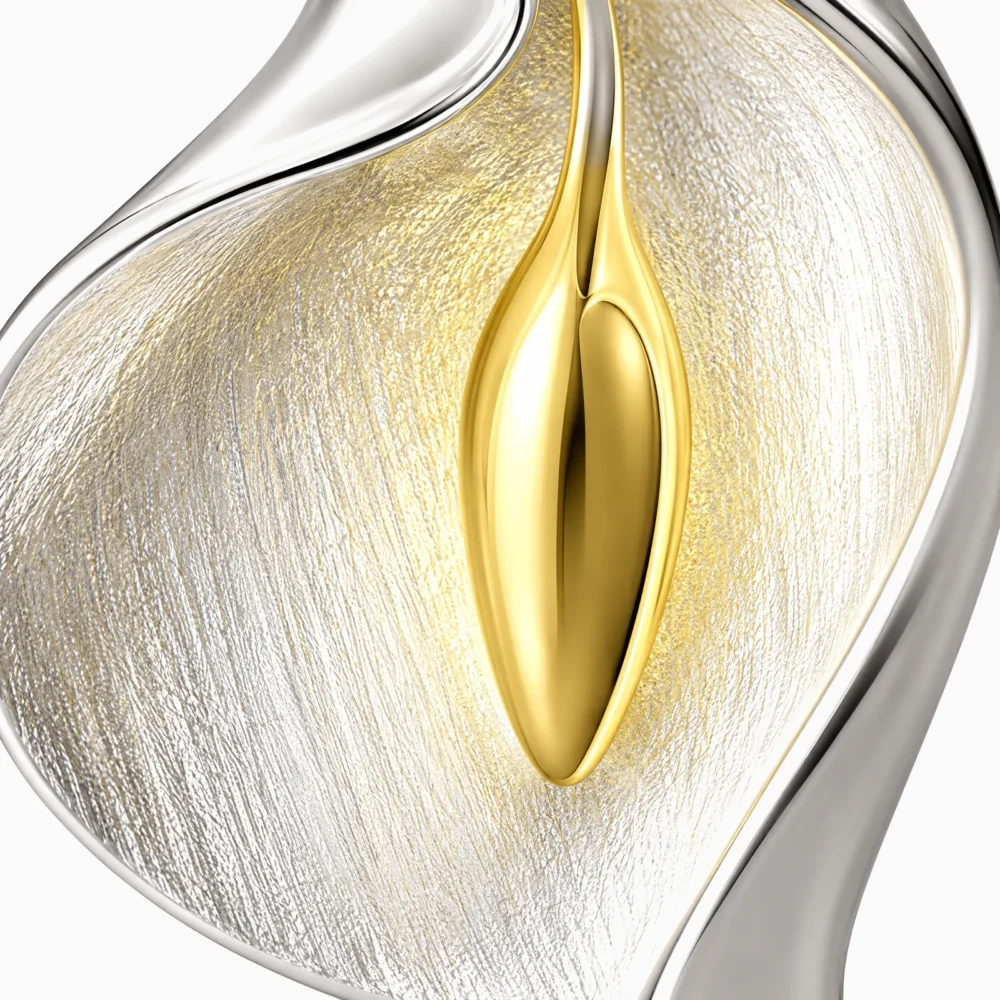 Pandantiv din argint cu floare de cală – Calla Poise, prim-plan