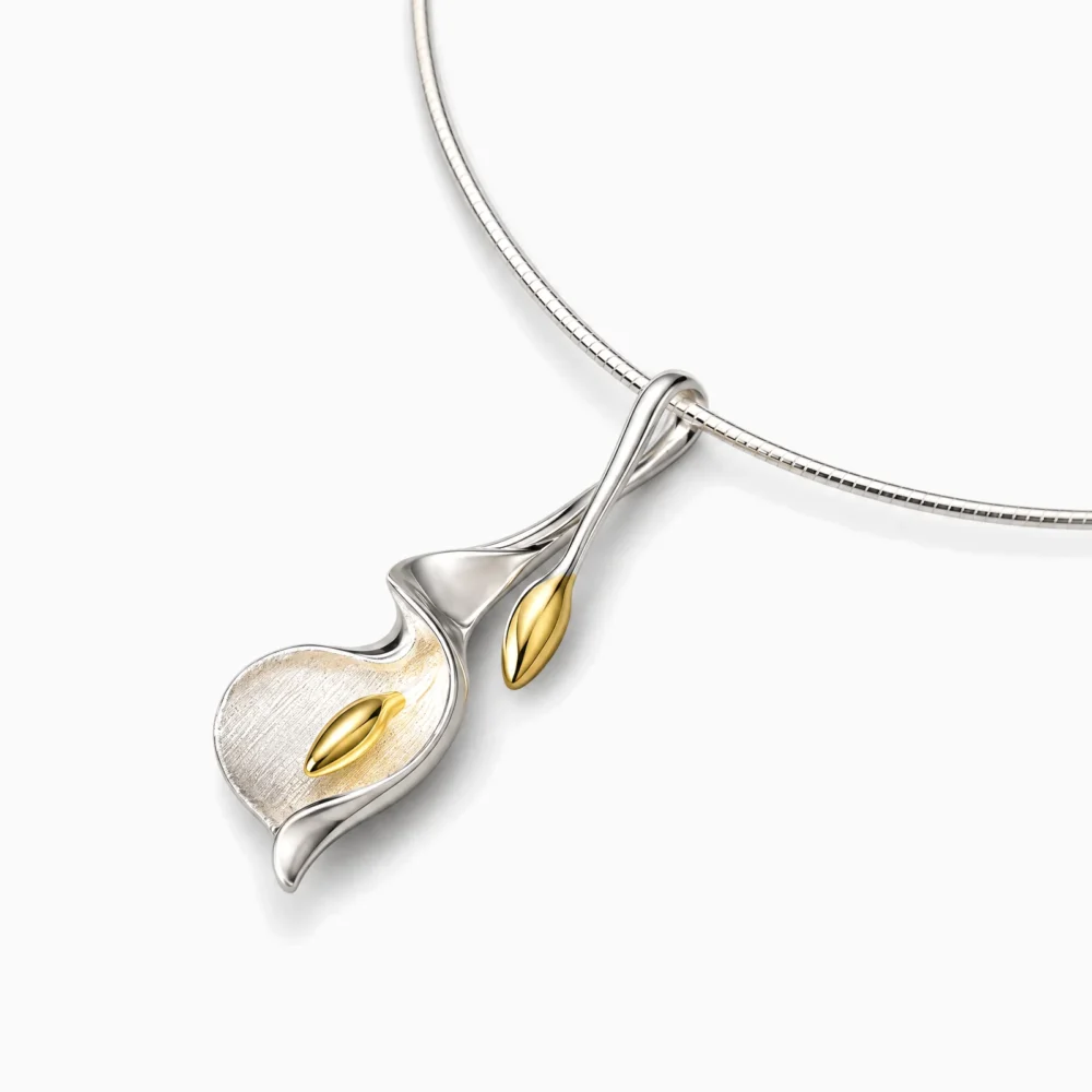 Pandantiv din argint cu floare de cală – Calla Poise, vedere de sus